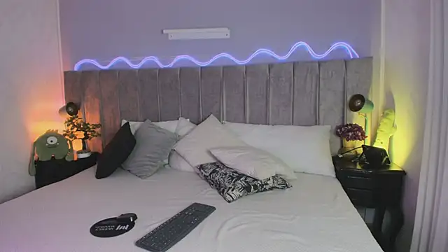 Aura sun online show from January 17, 1:07 pm