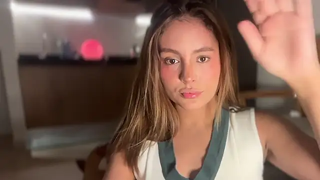 miaferrer777 online show from April 8, 11:29 pm