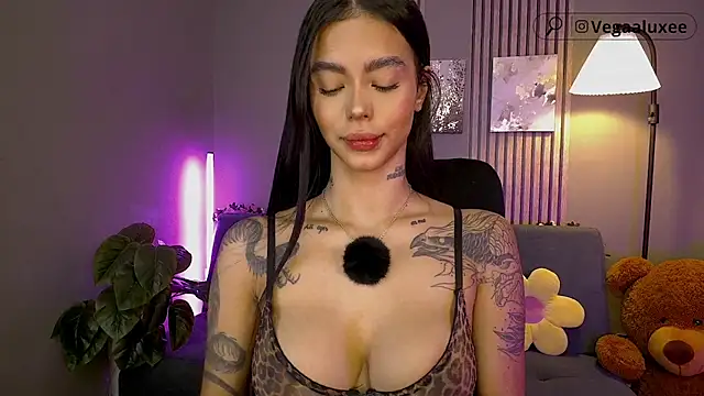 VegaLuxe online show from April 16, 3:33 pm