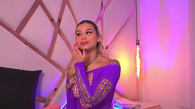 Sophie-velvet online show from April 18, 7:51 pm