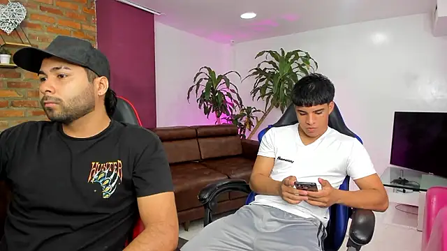 HotThreesoome online show from February 3, 12:32 pm