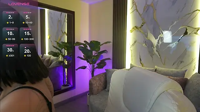 LiaWheeler online show from December 18, 7:51 pm