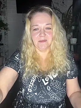 JenniferCarmen online show from April 7, 1:46 pm