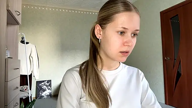 ZaidaSchwarten online show from March 1, 1:22 pm