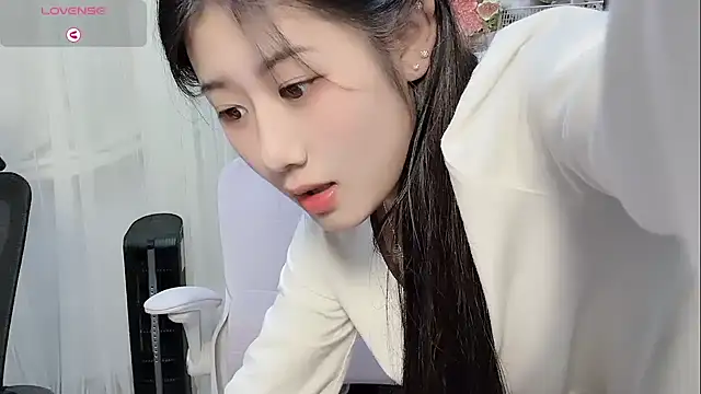 Yvonne-07 online show from March 18, 1:38 pm