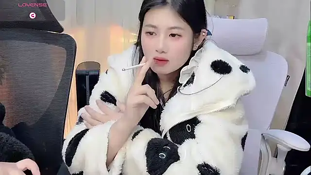 Yvonne-07 online show from December 18, 12:54 pm