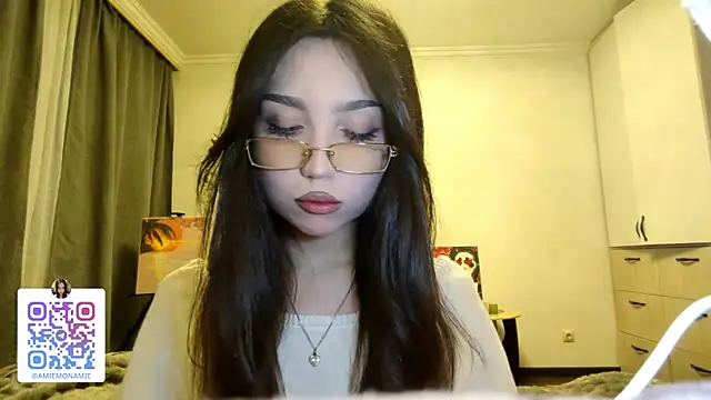 Qwami Amie online show from January 10, 3:55 am