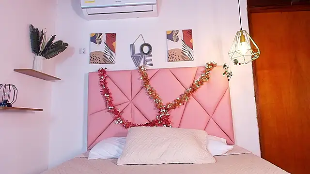 emily burton18 online show from January 18, 12:12 pm