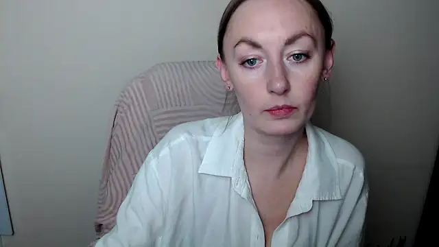 LiaSeass  online show from February 17, 1:21 pm