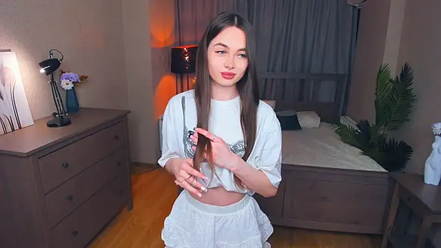 YvonneRobes online show from February 6, 7:28 pm