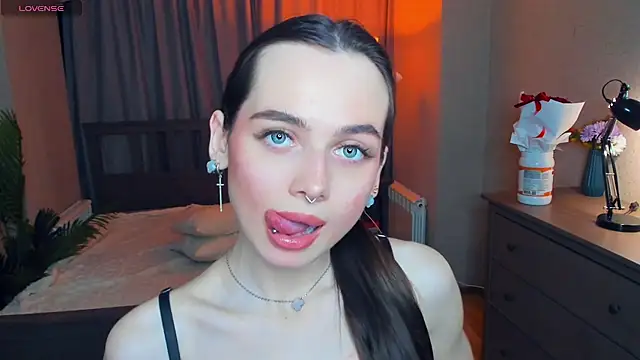 YvonneRobes online show from March 9, 2:15 am