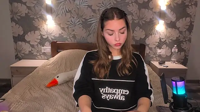 BitterPeach online show from May 19, 4:47 pm