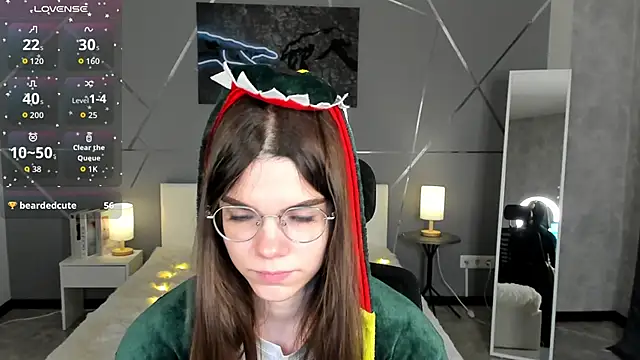 miss  evelyne online show from December 20, 3:32 am