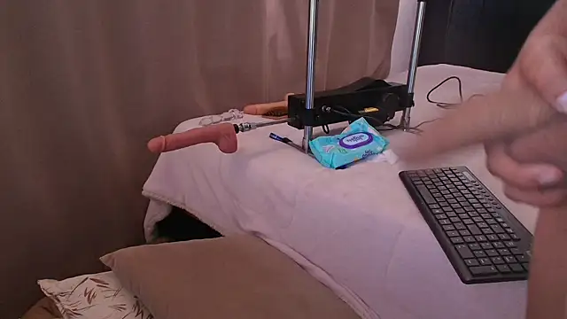 emmi 11 online show from February 9, 1:13 pm