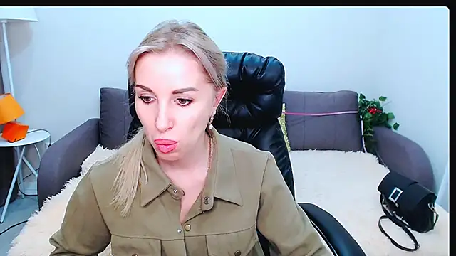 Hanna--Sweet online show from February 15, 11:31 am