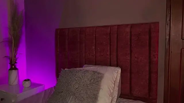 PaulinaSaint online show from December 19, 12:48 am