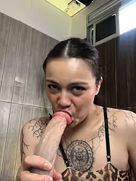 Adelaindiamond  online show from April 20, 12:30 pm