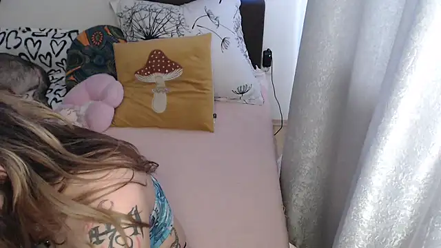 AlienforTwenty online show from April 12, 11:35 am