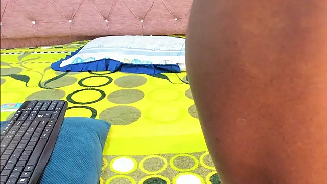 Jazmin040  online show from January 15, 12:00 pm