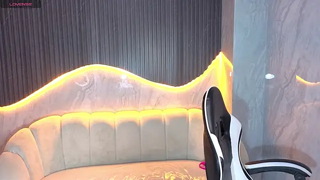 Tifany Tx online show from April 20, 12:41 pm