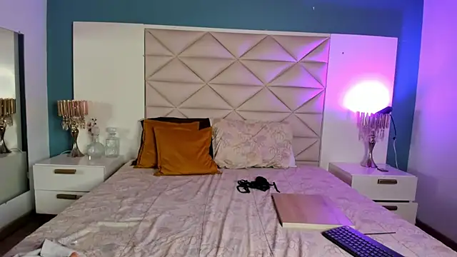 JuliMonroe19 online show from March 27, 5:09 am