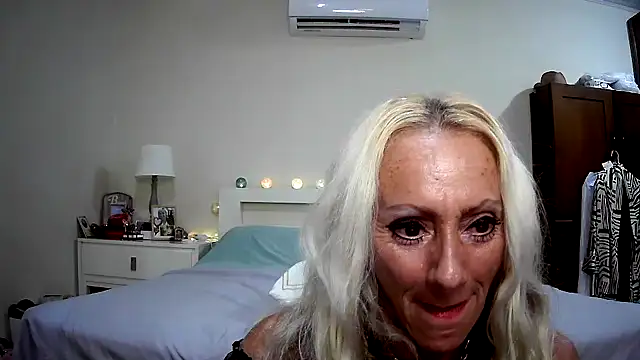 siennadiamond online show from June 9, 3:39 am
