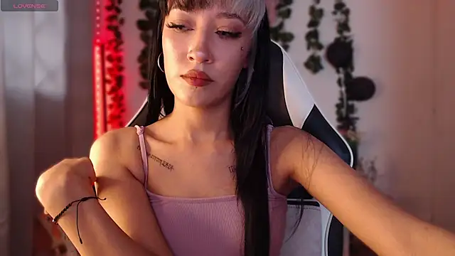 viicky r online show from March 25, 3:04 pm