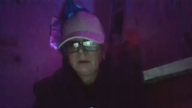becky1111 online show from April 19, 10:37 am