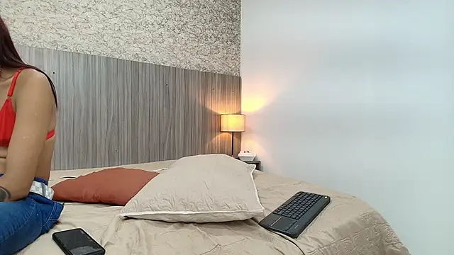 zoe bermudez online show from January 8, 6:01 pm