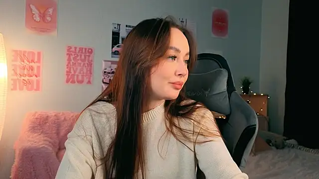 fallin lovee online show from February 8, 7:39 pm