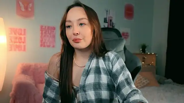 fallin lovee online show from February 9, 8:00 pm