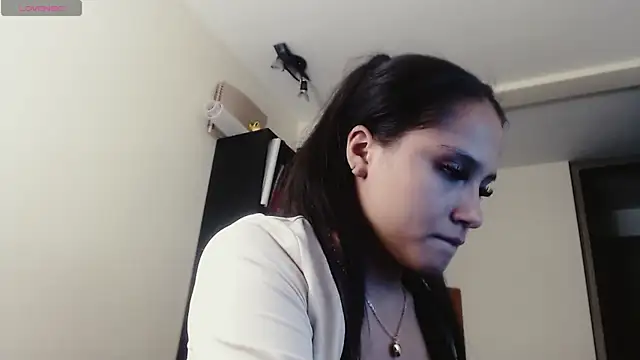 Agatha Dubois4  online show from April 21, 12:36 am