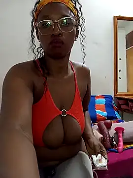 YammyChocTits online show from January 7, 4:05 am