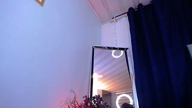 Emilyy05  online show from February 19, 1:49 am