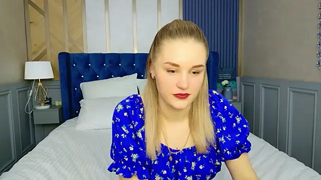 Molly Voss online show from January 15, 4:35 pm