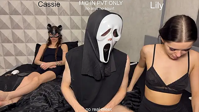 girls secrets online show from February 18, 11:20 am