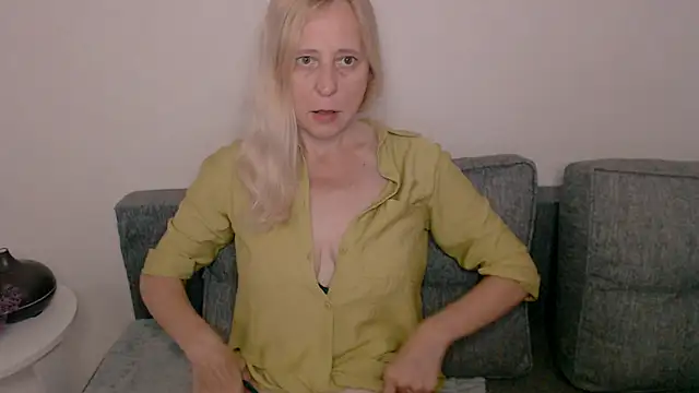 MiLenaMilf online show from September 10, 7:19 am