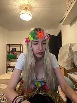 BarbieBlondieGirl online show from February 17, 5:45 pm