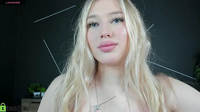 ChloeAlba online show from May 2, 3:21 am