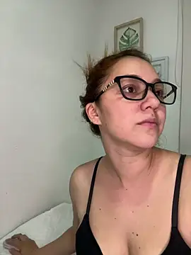 heizelll online show from May 21, 3:26 am