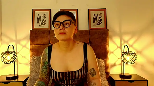 kat paradise online show from March 29, 12:04 pm