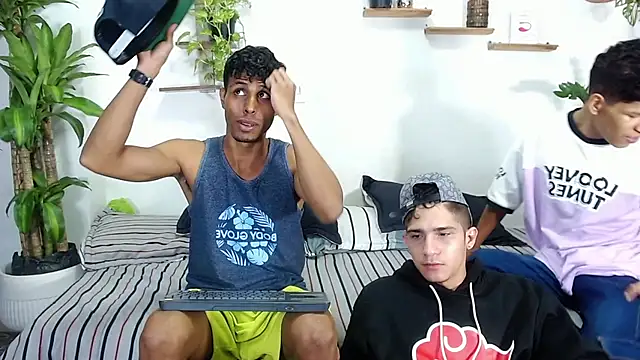 Interracial Snow Bunny online show from February 3, 11:18 pm