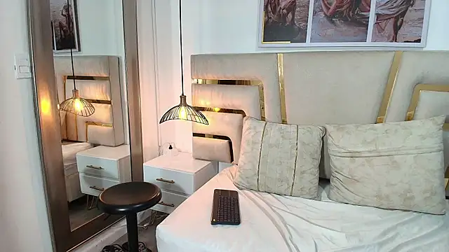 Noelle Minx online show from January 6, 8:23 pm