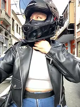 Scarlet auraa online show from April 17, 9:50 pm