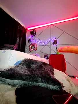 Isis Hot   online show from March 24, 1:05 pm