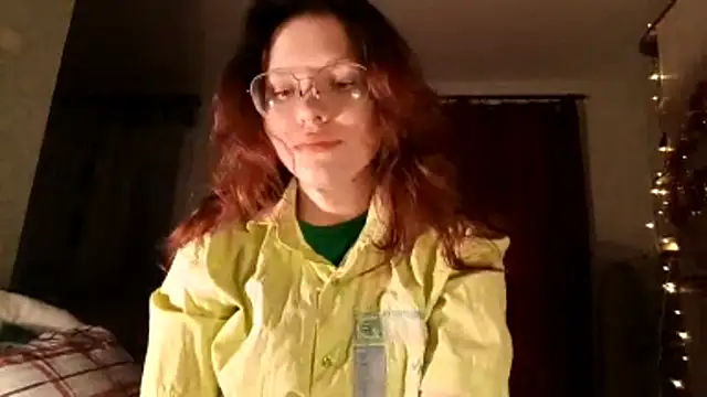 RedheadCuti online show from January 10, 2:00 pm