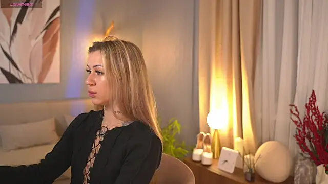 Ronesmeee online show from January 12, 8:30 am