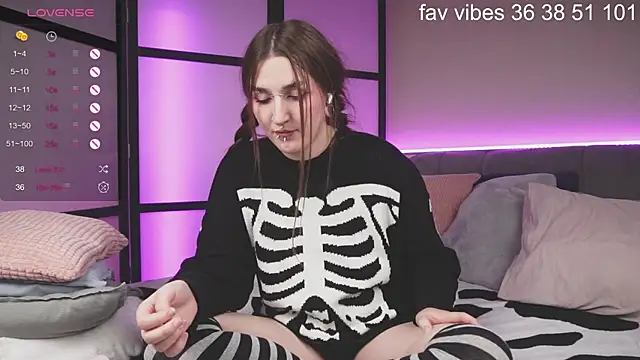 Alice Goth online show from April 3, 4:32 am