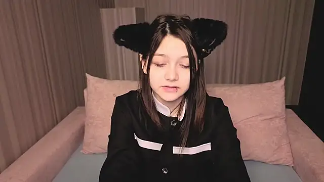 xxxnaughtyfoxyxxx online show from April 14, 10:15 am