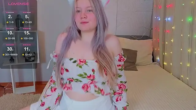 PinkyYoungPie online show from January 13, 4:51 am